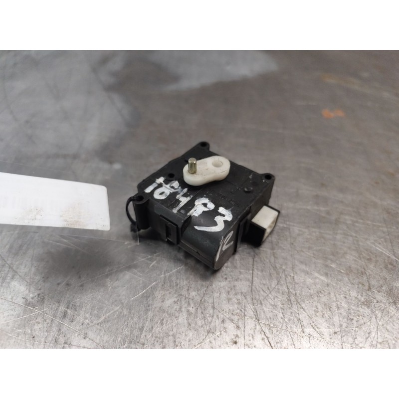 Recambio de motor regulador climatizacion para toyota avensis wagon (t25) 2.0 d-4d executive referencia OEM IAM 1138002051