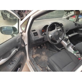 toyota auris del año 2011