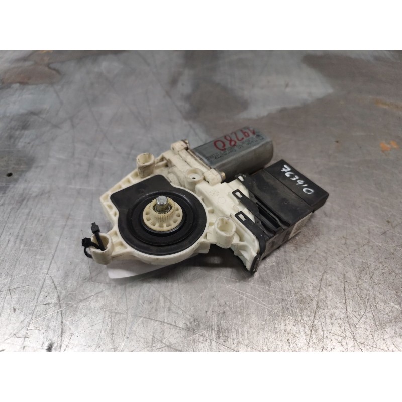 Recambio de motor elevalunas trasero izquierdo para volkswagen golf iv berlina (1j1) básico referencia OEM IAM 1J4959811C 101439