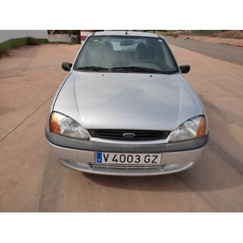ford fiesta berlina del año 2000