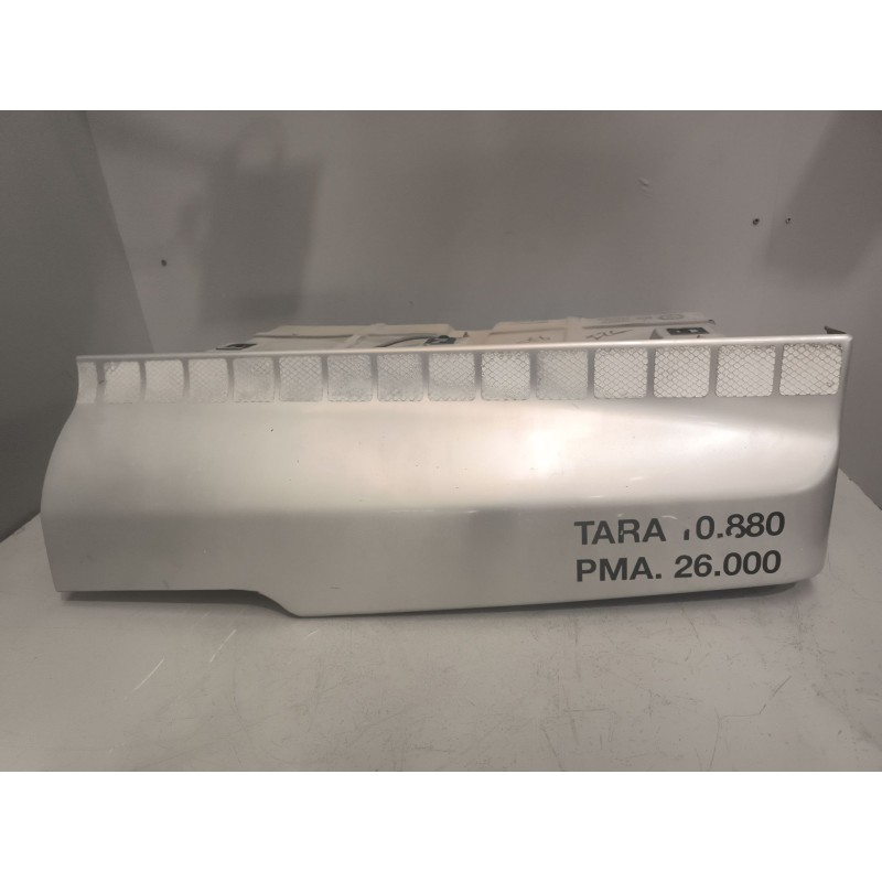 Recambio de moldura trasera cabina para renault hr 340.18 / 26 premium e2 fg mod. 340.26 6x2 249 kw corto referencia OEM IAM 501 - Plata