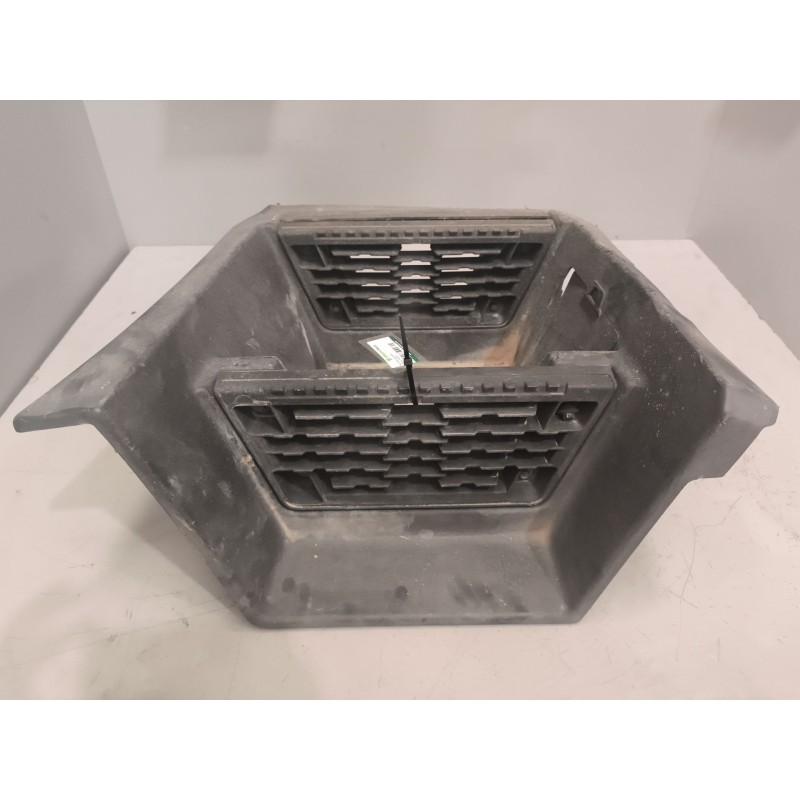 Recambio de peldaño izquierdo para renault serie t 12.8 diesel referencia OEM IAM 82574835 2