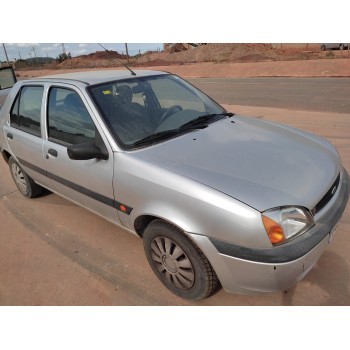 ford fiesta berlina del año 2000