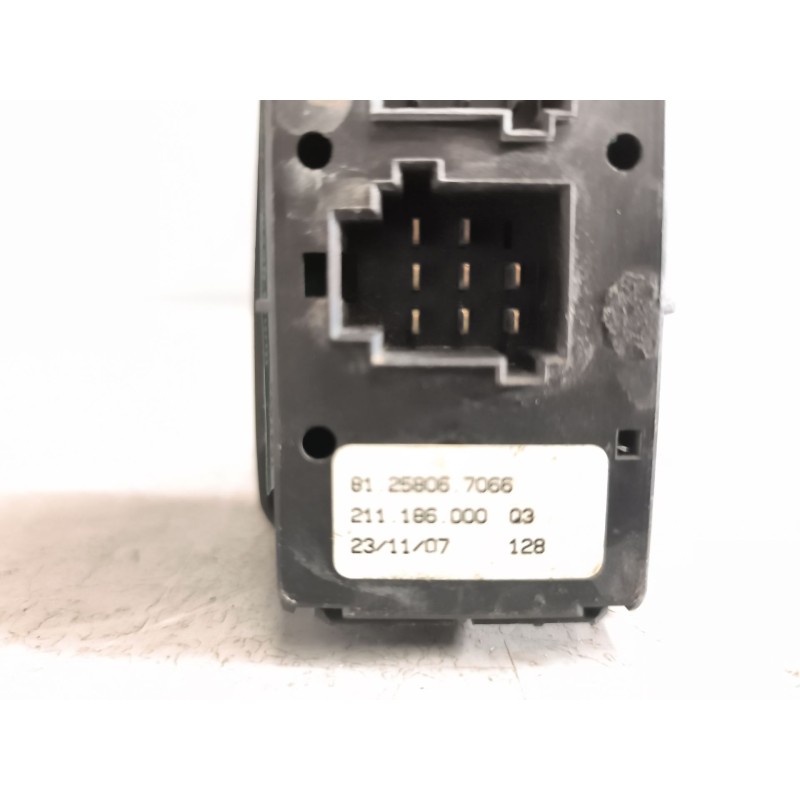 Recambio de mando elevalunas delantero derecho para man tgx 18.480 12.4 diesel referencia OEM IAM 81258067066 - Azul 4