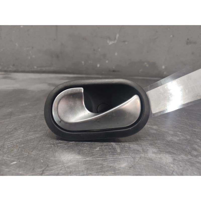 Recambio de maneta interior delantera izquierda para renault scenic ii grand confort dynamique referencia OEM IAM 8200028487 - Negro 5