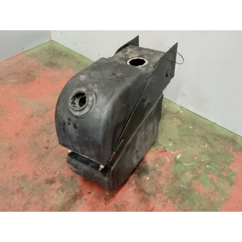 Recambio de deposito adblue para renault premium distribution 7.2 diesel referencia OEM IAM 7421069605  