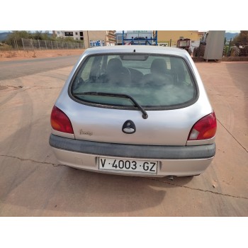 ford fiesta berlina del año 2000