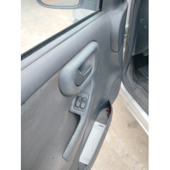 opel corsa c (x01) del año 2004