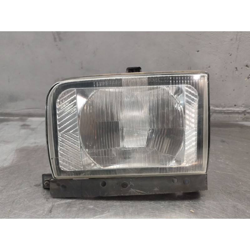 Recambio de faro izquierdo para nissan cabstar 01.04  3.0 diesel referencia OEM IAM 260609X204  