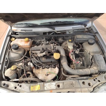 ford fiesta berlina del año 2000