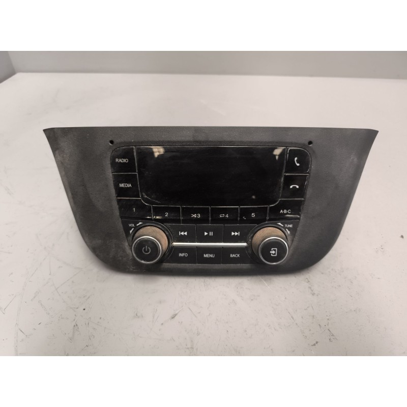 Recambio de sistema audio / radio cd para iveco daily vi furgoneta 33s16, 35s16, 35c16, 40c16, 50c16 referencia OEM IAM 58030329
