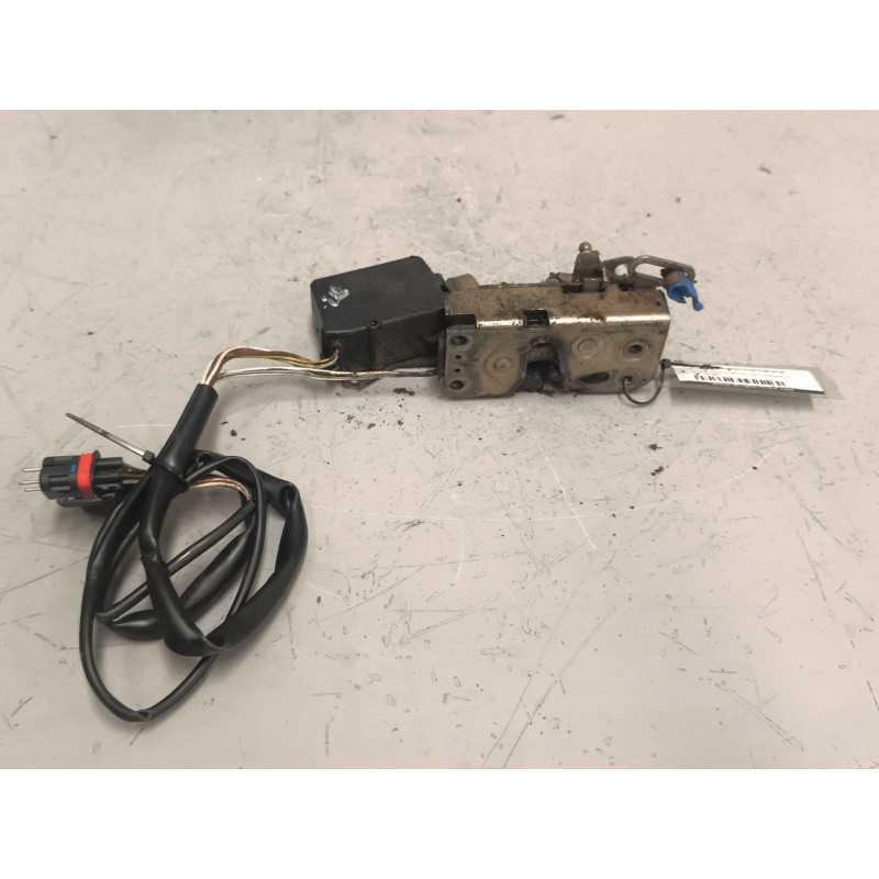 Recambio de cerradura puerta delantera izquierda para man tgx 18.480 fg / 4x2 bl xl referencia OEM IAM 81626806121  