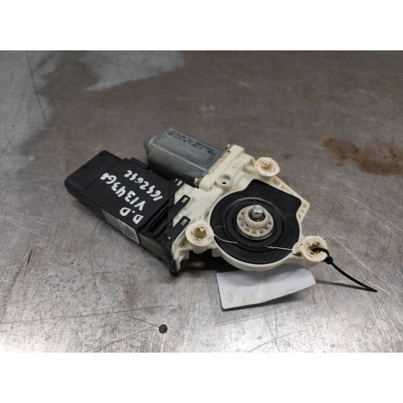 Recambio de motor elevalunas delantero derecho para volkswagen golf iv (1j1) 1.9 tdi referencia OEM IAM 101386100  