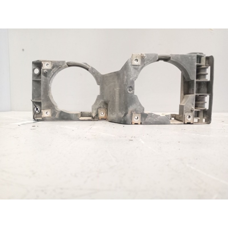 Recambio de soporte faro derecho para scania r i r 500 referencia OEM IAM 1786695  