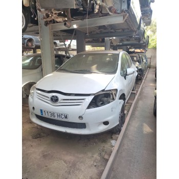 toyota auris del año 2011