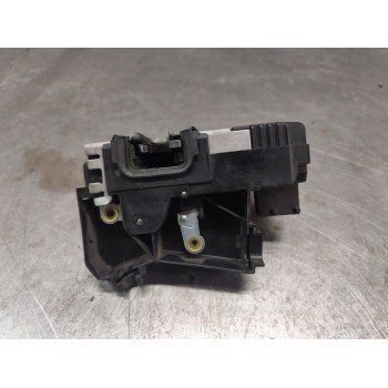 Recambio de cerradura puerta delantera izquierda para opel vivaro combi 2.7t corto referencia OEM IAM 8200282323  