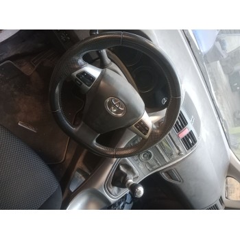 toyota auris del año 2011