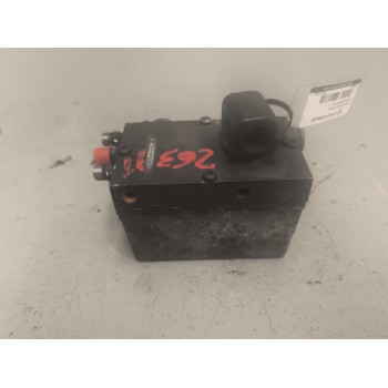 Recambio de bomba elevacion cabina para iveco eurocargo 05.03  fki 100 e tráfico urbano referencia OEM IAM 504172822  