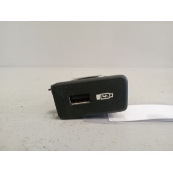 Recambio de conector usb / aux para scania s s460 referencia OEM IAM 2554704  