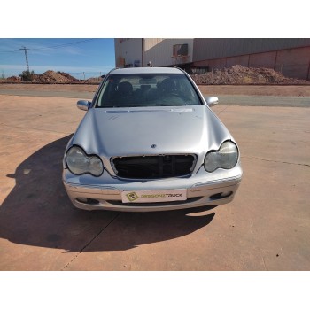 mercedes-benz clase c (w203) berlina del año 2001