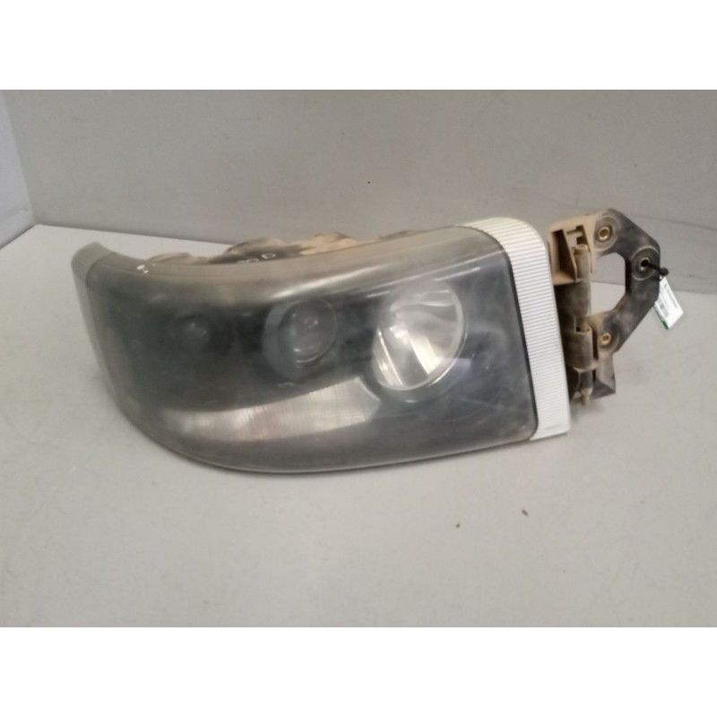 Recambio de faro derecho para renault premium distribution 7.2 diesel referencia OEM IAM 5010578466  