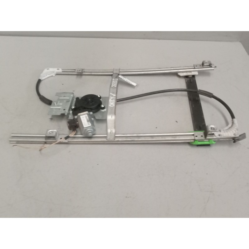 Recambio de elevalunas delantero izquierdo para renault premium distribution 7.2 diesel referencia OEM IAM 84561609  