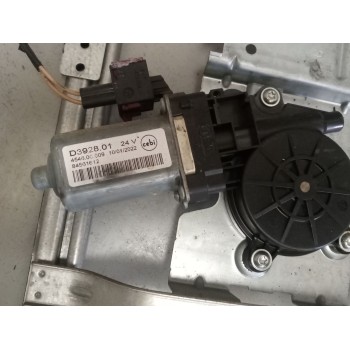 Recambio de elevalunas delantero izquierdo para renault premium distribution 7.2 diesel referencia OEM IAM 84561609  