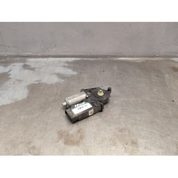 MOTOR ELEVALUNAS DELANTERO DERECHO 0130821694 