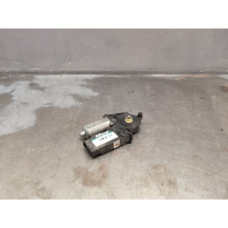 Recambio de motor elevalunas delantero derecho para volkswagen passat berlina (3b2) comfortline referencia OEM IAM 0130821694  