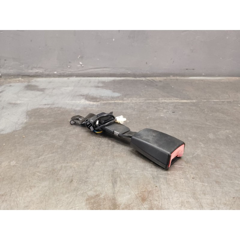Recambio de enganche de cinturon delantero izquierdo para seat ibiza iv (6j5, 6p1) 1.6 tdi referencia OEM IAM   