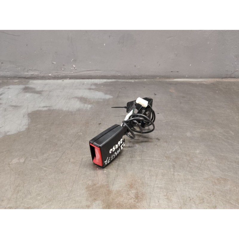 Recambio de enganche cinturon trasero izquierdo para peugeot 3008 i monospace (0u_) 1.6 hdi referencia OEM IAM 9681985480  