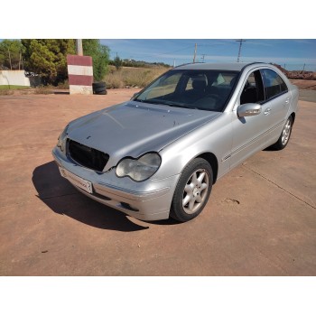 mercedes-benz clase c (w203) berlina del año 2001