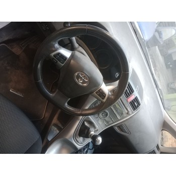 toyota auris del año 2011