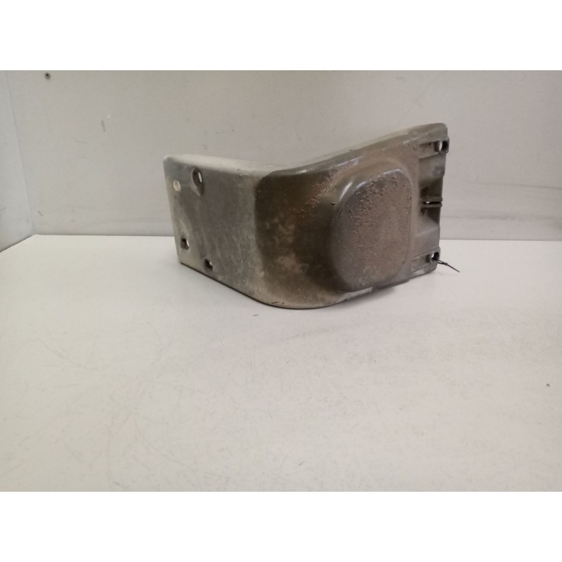 Recambio de soporte para iveco eurocargo chasis  (typ 130 e 18) larga distancia referencia OEM IAM  8142988 