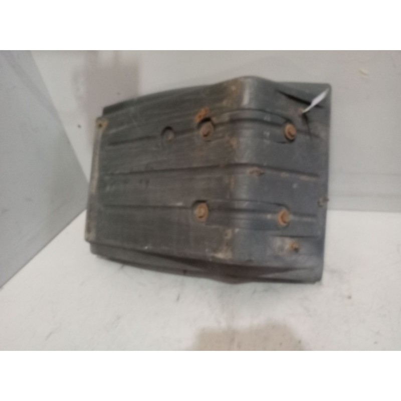 Recambio de guardabarros trasero derecho para man tg - a 18.410 12.0 diesel referencia OEM IAM  81664100298 