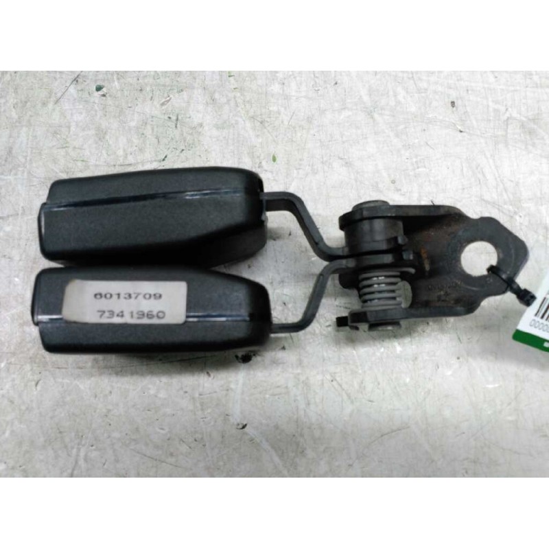 Recambio de enganche de cinturon trasero central para peugeot 407 sport referencia OEM IAM   