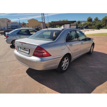 mercedes-benz clase c (w203) berlina del año 2001