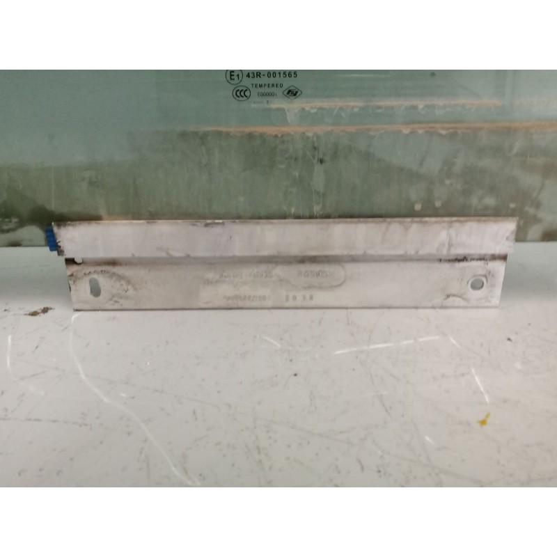 Recambio de luna delantera izquierda para renault trucks midlum 220.08 (220cv) referencia OEM IAM  7420827128 