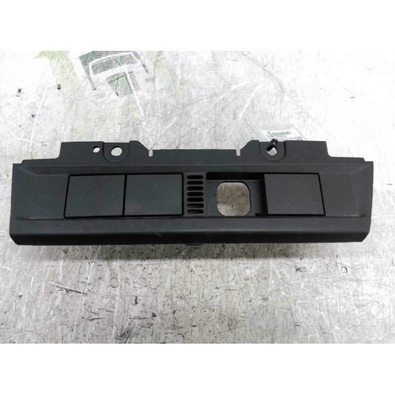 Recambio de guarnecidos varios para ford focus berlina (cap) ambiente (d) referencia OEM IAM 4M5113D734BC TAPITA BAJO CONSOLA DE