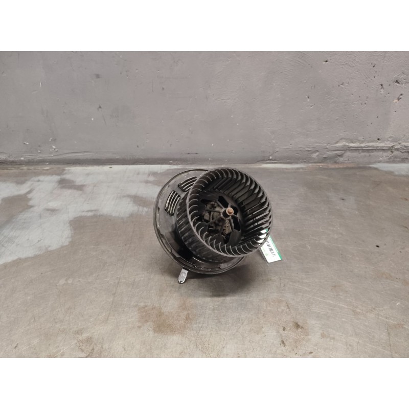 Recambio de ventilador calefaccion para bmw 1 (e81) 118 d referencia OEM IAM 20689117  