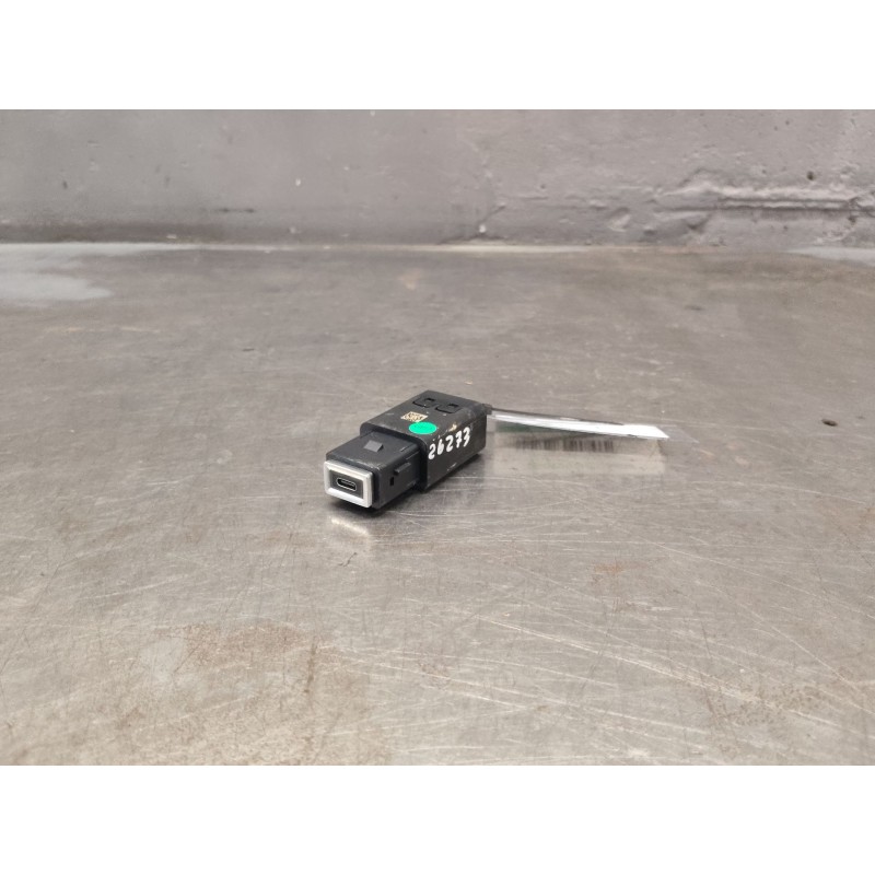 Recambio de conector usb / aux para opel combo furgón/monospace (k9) 1.5 d referencia OEM IAM 9848394780  
