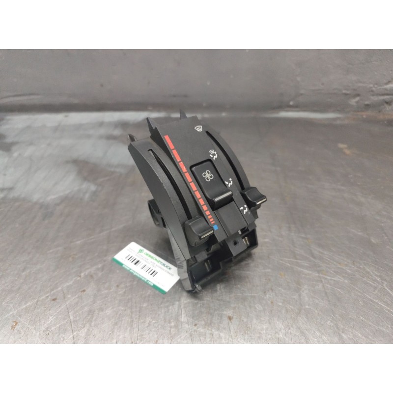 Recambio de mando calefaccion / aire acondicionado para renault rapid/express (f40) 1.9 d familiar (f40p) referencia OEM IAM 770