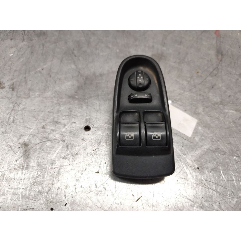 Recambio de mando elevalunas delantero izquierdo para iveco daily iv caja/chasis 70c17, 70c17 /p referencia OEM IAM   