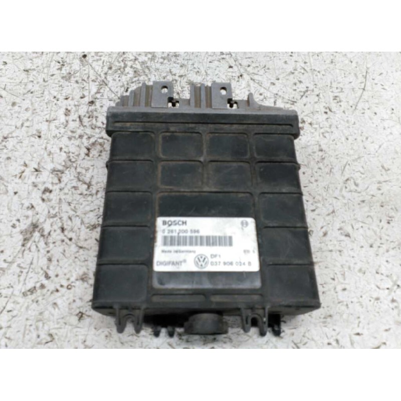 Recambio de centralita motor uce para ford escort cabrio xr3i referencia OEM IAM 0261200596 037906024B 