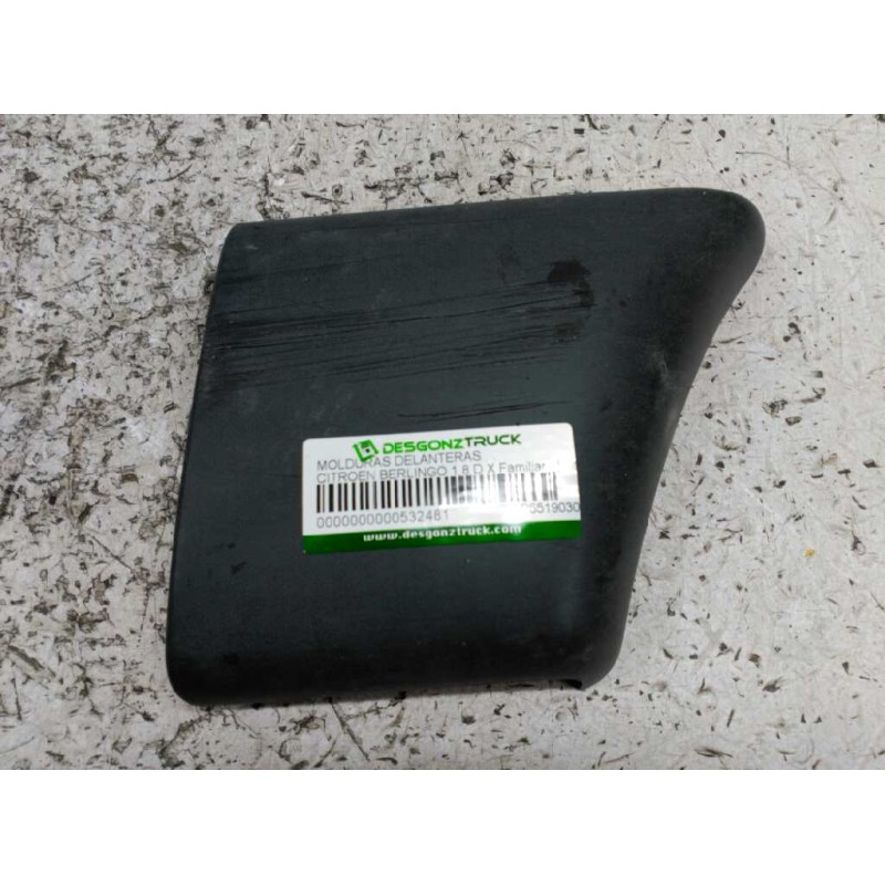 Recambio de molduras delanteras para citroen berlingo 1.8 d x familiar referencia OEM IAM 96519030677 PARTE DERECHA 