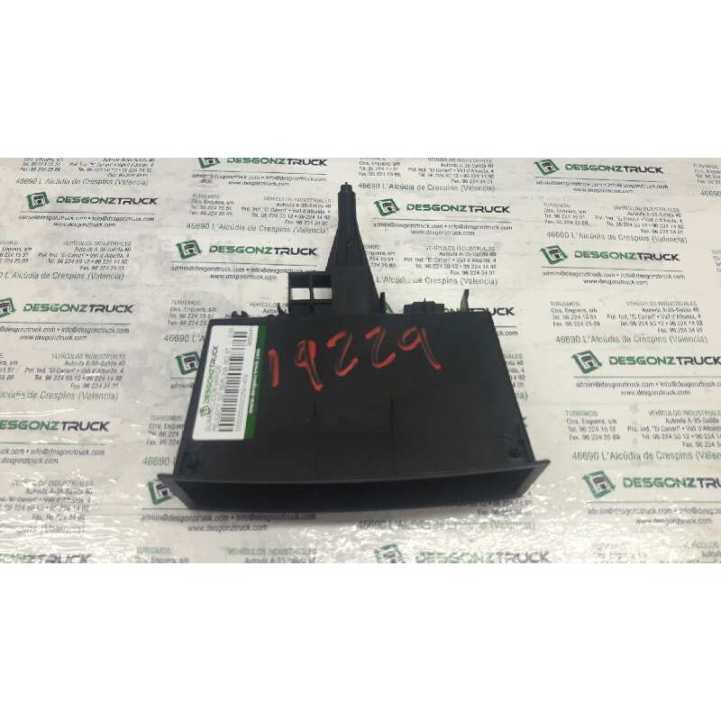 Recambio de guarnecidos varios para peugeot 307 berlina (s2) xt referencia OEM IAM 9659441977 PORTAOBJETOS CENTRAL 9681781977