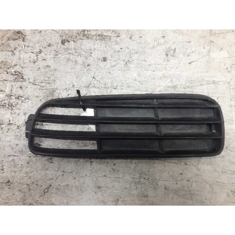 Recambio de rejilla paragolpes izquierda para audi 80 avant básico berlina referencia OEM IAM 8A0807345B 8A0807345C 