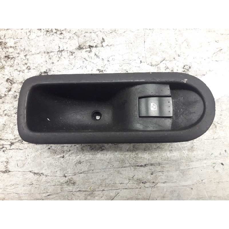 Recambio de mando elevalunas trasero derecho para renault megane ii berlina 5p authentique referencia OEM IAM 156015540  