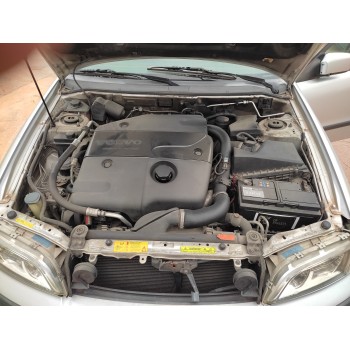 volvo s40 berlina del año 2000