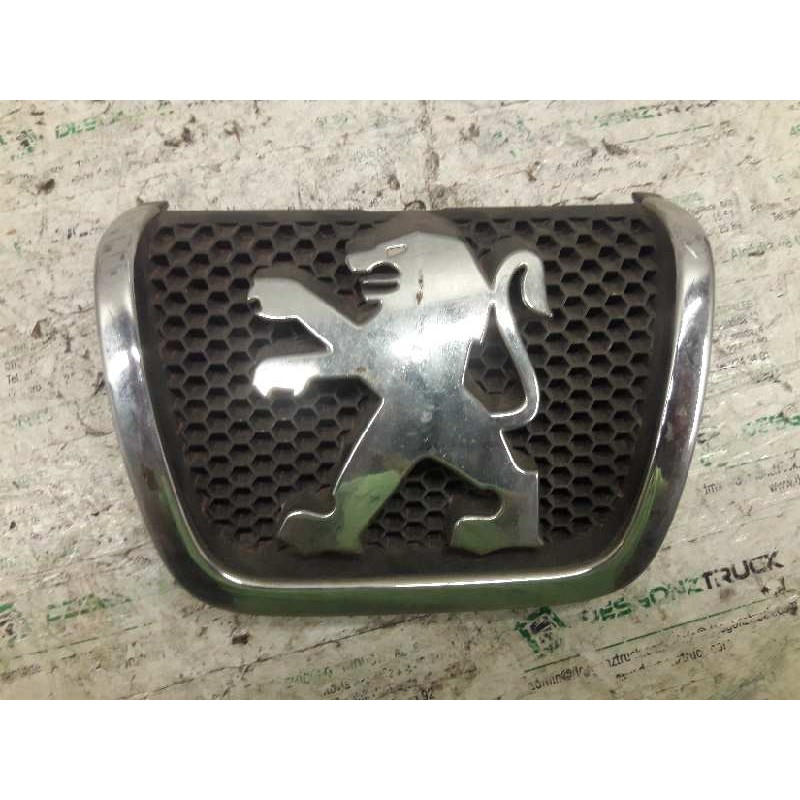 Recambio de emblema para peugeot partner (s2) combi pro referencia OEM IAM 9644759077  